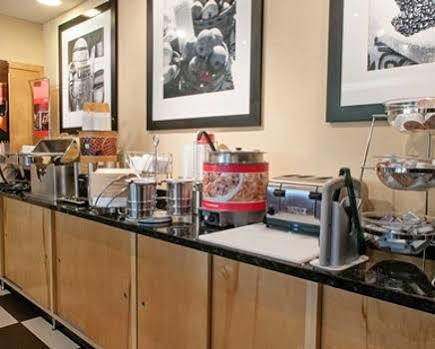 Hotel Hampton Airport Fair/expo Center 3*
